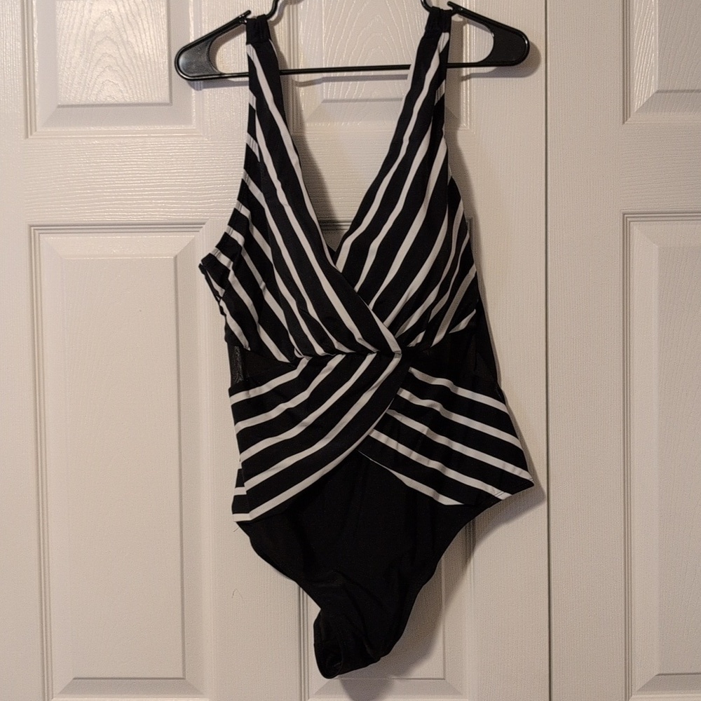 Meet.Curve Black and White Striped Women's One-Piece Twist Swimsuit NWT